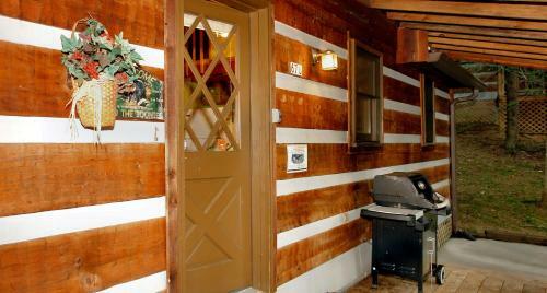 Parkside Party #1676 - One Bedroom Cabin