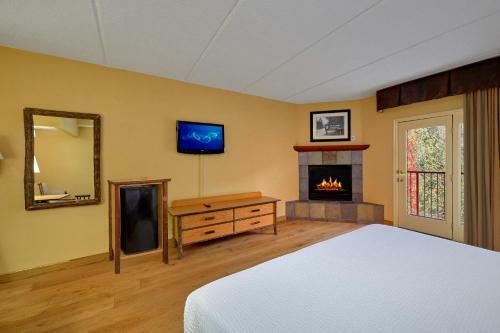 Hotel Bearskin Lodge On The River