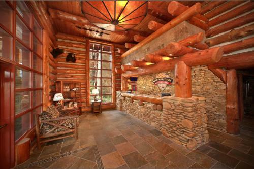 Hotel Bearskin Lodge On The River