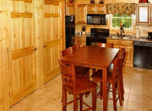 Black Bear Hideaway Cabin