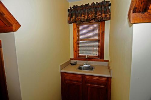 2307 Cherokee Winds