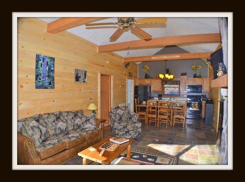 Rast Court Cabin 1016