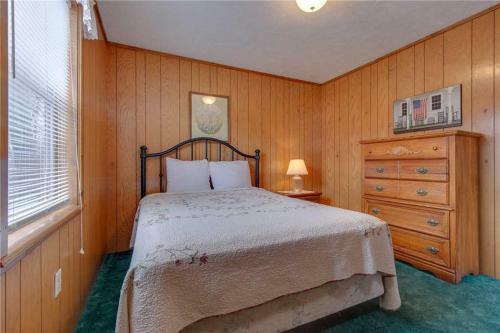 Crestview, 2 Bedrooms, Mountain View, Wifi, Hot Tub, Sleeps 4