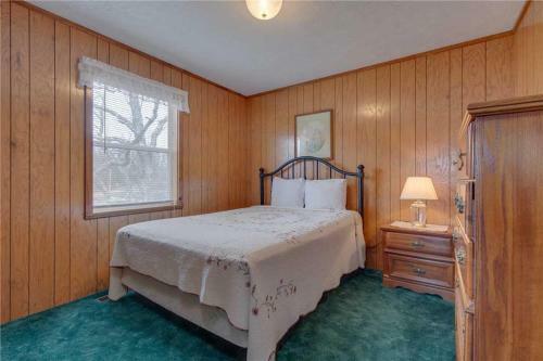 Crestview, 2 Bedrooms, Mountain View, Wifi, Hot Tub, Sleeps 4