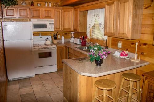 221 Almost Paradise Cabin