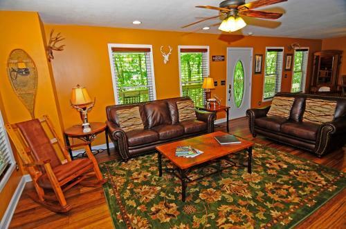 1110 Antler Hill