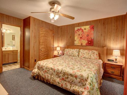 Silver Maple Chalet Chalet