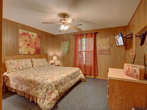 Silver Maple Chalet Chalet