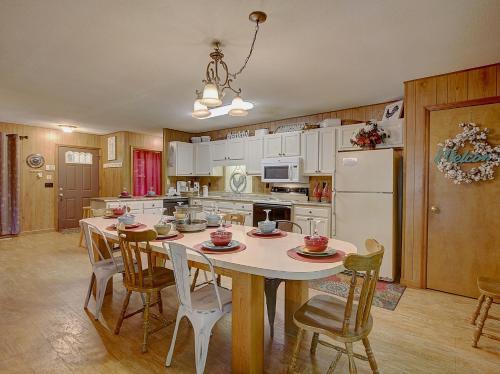 Silver Maple Chalet Chalet