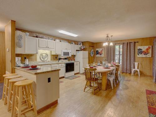 Silver Maple Chalet Chalet