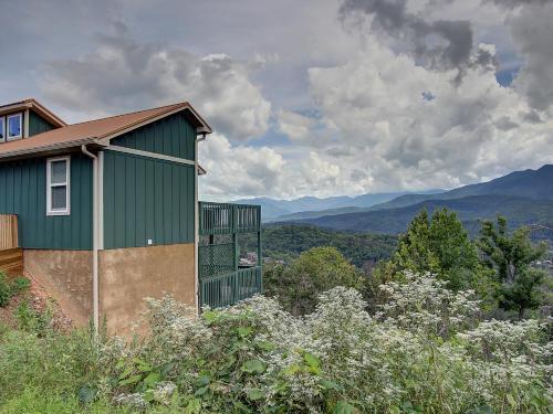 664 King's Way Chalet