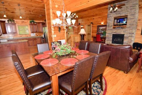 1715 Moonshine Hollow