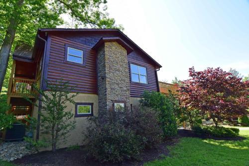 1715 Moonshine Hollow