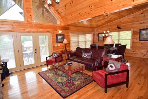 1715 Moonshine Hollow