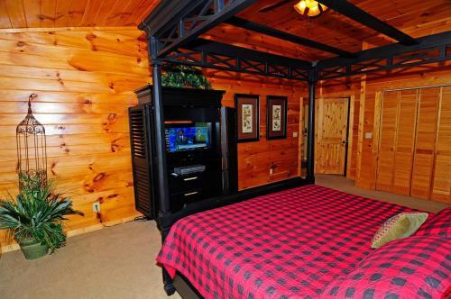 1715 Moonshine Hollow