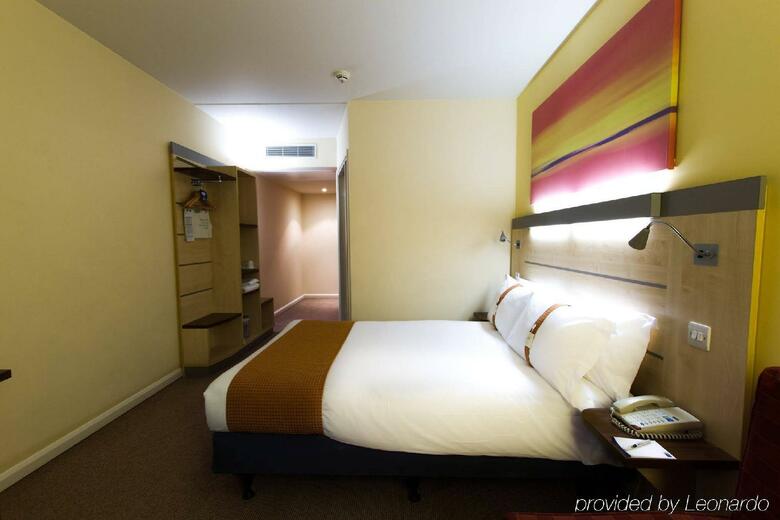 Hotel Holiday Inn Express Watford Junction