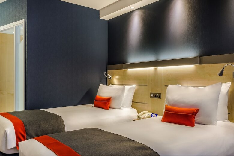 Hotel Holiday Inn Express Watford Junction