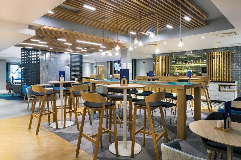 Hotel Holiday Inn Express Watford Junction