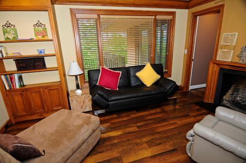 1163 The Breezeway