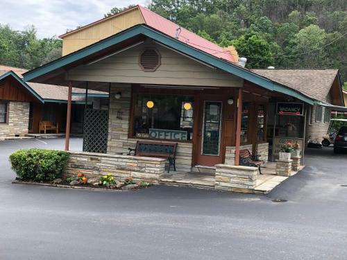 Marshall's Creek Rest Motel