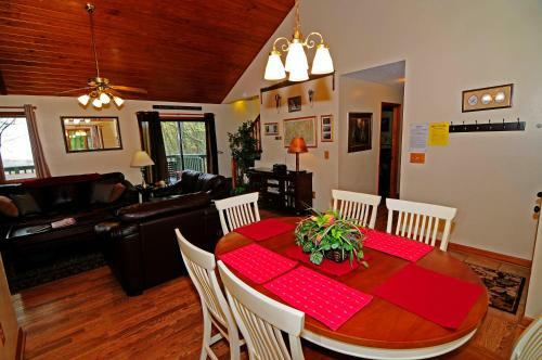 1348 Thunder Mtn Dawg House