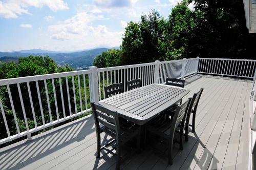 1843 A Majestic View