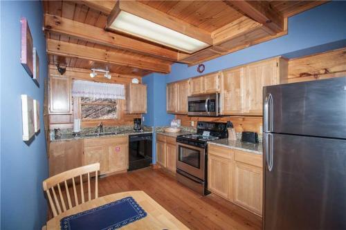 Mountain Glory 2, 1 Bedroom, Hot Tub, Wifi, Pool Table, Pets, Sleeps 2