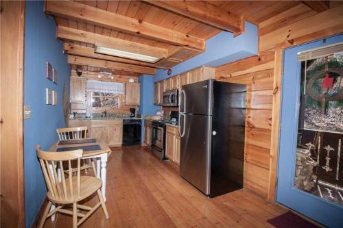 Mountain Glory 2, 1 Bedroom, Hot Tub, Wifi, Pool Table, Pets, Sleeps 2