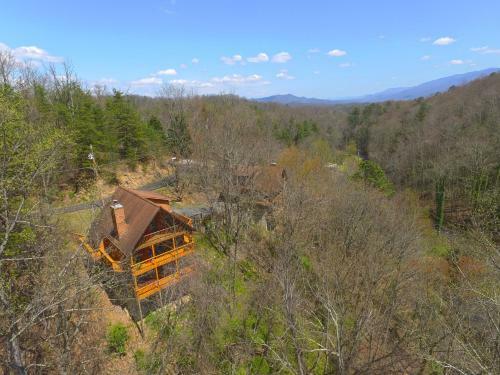 Bear Run Getaway #1136 - Three Bedroom Cabin