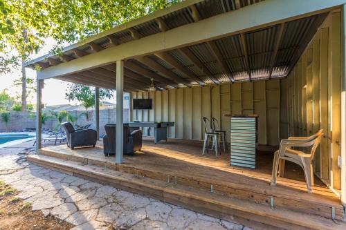Apartment On East Galveston