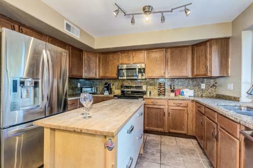 Apartment On East Galveston