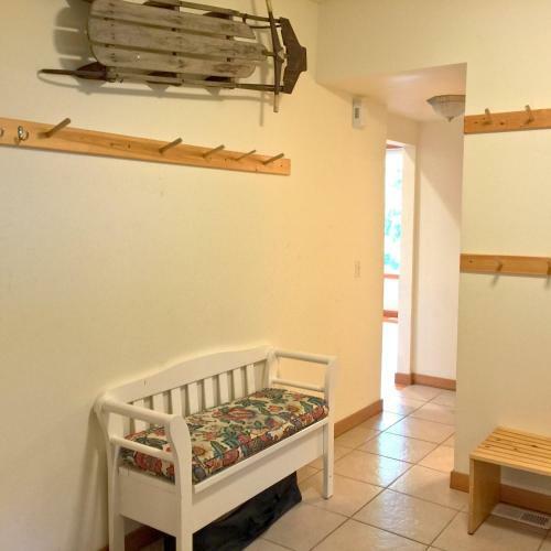 Three Bedroom Cabin - 70mbr