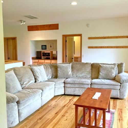 Three Bedroom Cabin - 70mbr