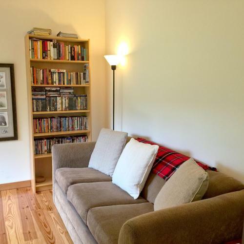 Three Bedroom Cabin - 70mbr