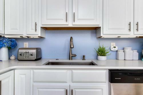 Bright Beach Town Bungalow