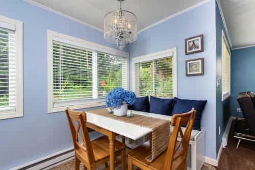 Bright Beach Town Bungalow