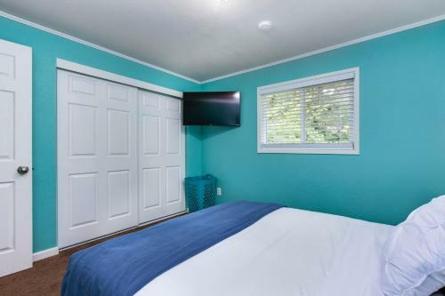 Bright Beach Town Bungalow