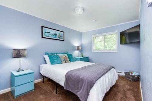 Bright Beach Town Bungalow