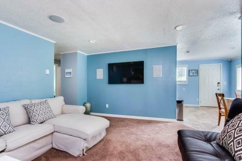 Bright Beach Town Bungalow