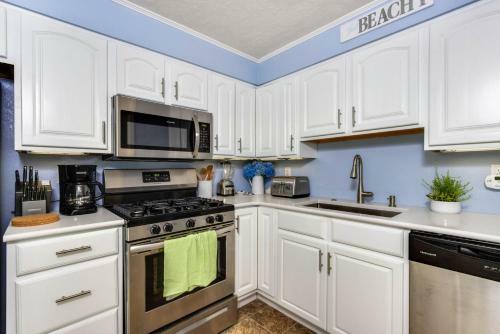 Bright Beach Town Bungalow