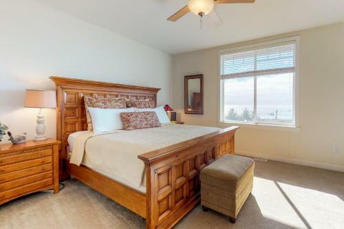 Gold Beach Manor