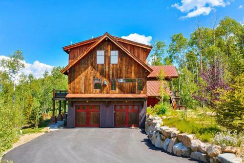Home In Aspen Forest