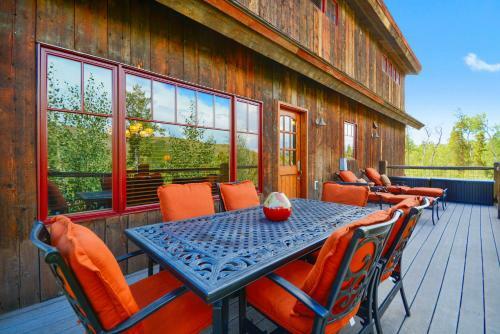 Home In Aspen Forest