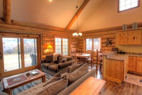 Pioneer Cabin - 1041 Home