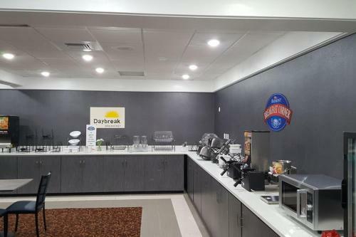 Hotel Days By Wyndham Grand Rapids Near Downtown