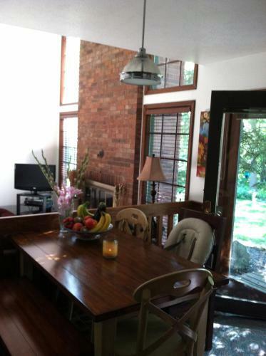 Cedar House In Knollwood