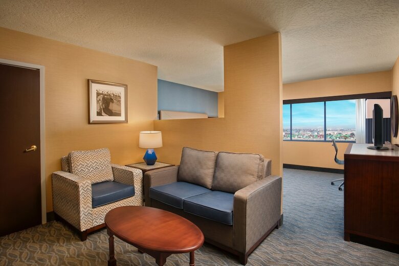 Hotel Crown Plaza Los Angeles Harbor