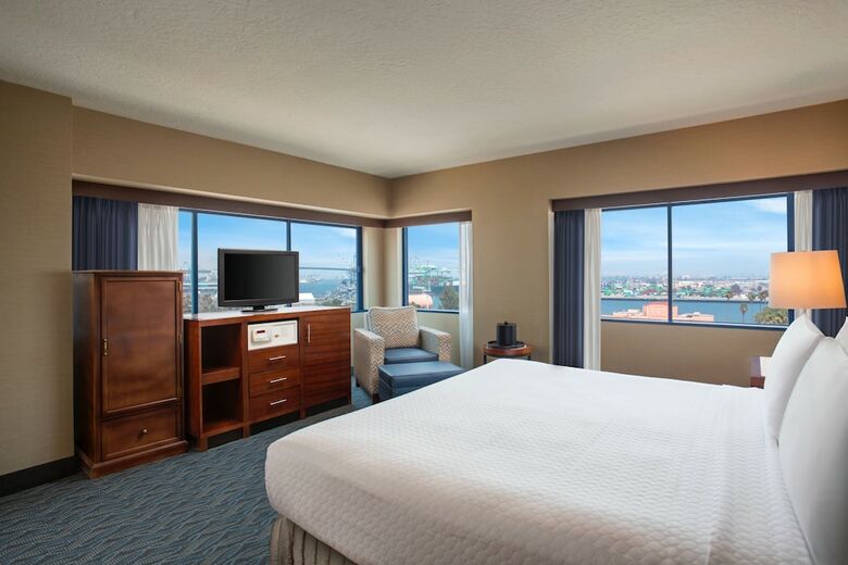 Hotel Crown Plaza Los Angeles Harbor
