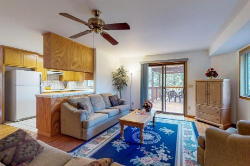 Lake Lodge Beach (04-040)