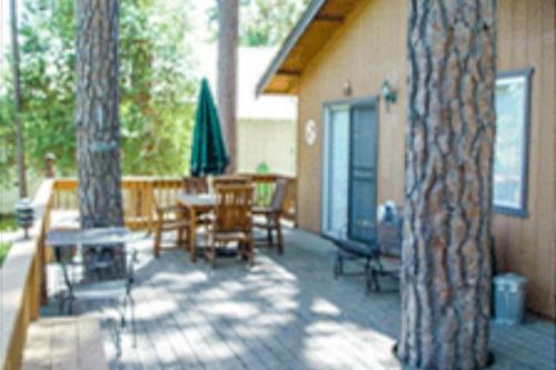 Serenity In The Trees (02-169)